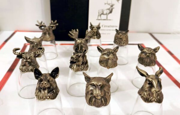 Gläserset aus 12 Schnapsgläsern 25 ml- Sockel Wald- & Fabelwesen – Antikbronze